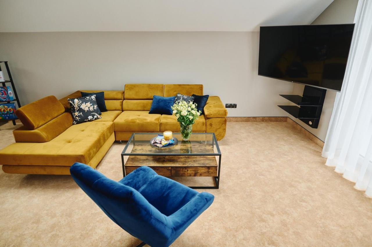 M&M Apartamenty Jasionka Exteriör bild
